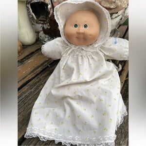 Cabbage Patch Kids Doll Baby Green Eyes Dimple Vintage 80s Dress Bonnet 1984